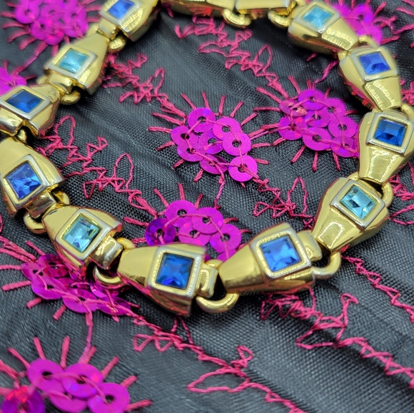 Gorgeous Swarovski Crystal Gold- Tone and Blue Geometric Bracelet - Picture 7 of 8